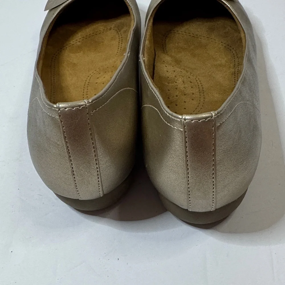 Natural Soul Gold Women's Flats with Floral Accent 9.5 NWOT